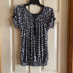Isabella Rodriguez Leopard Print Loose Fitting Top   Size S  EUC